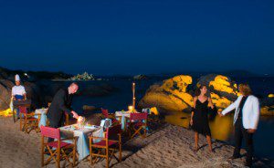 Cena in spiaggia: un esempio di proposta che potrebbe stimolare l'aggregazione territoriale