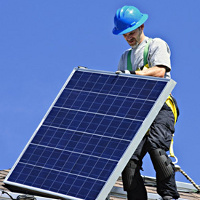 Addetto all'installazione di impianti fotovoltaici
